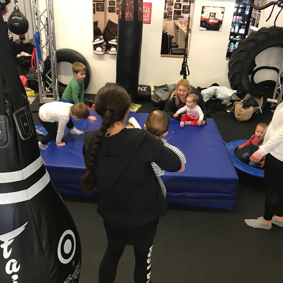 Kinderbetreuung bei MAMA Fitness indoor 