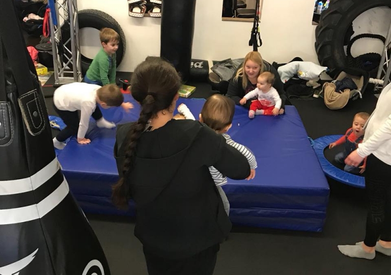 Kinderbetreuung bei MAMA Fitness indoor 